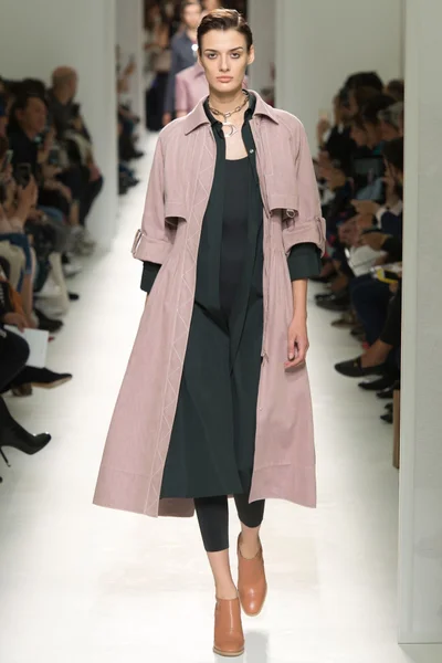 Look 3